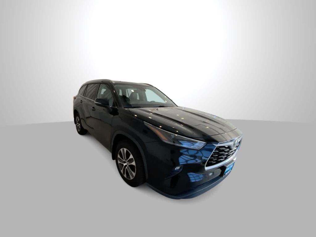used 2021 Toyota Highlander car, priced at $29,182