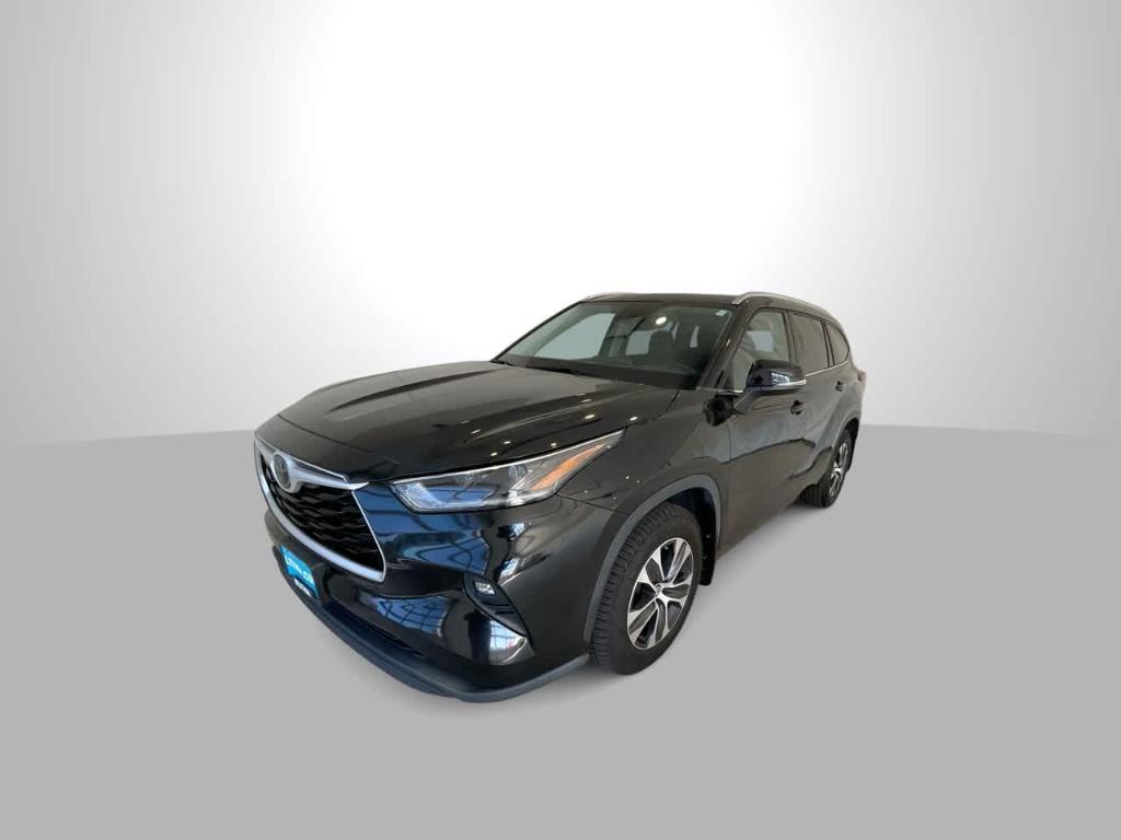 used 2021 Toyota Highlander car, priced at $29,182