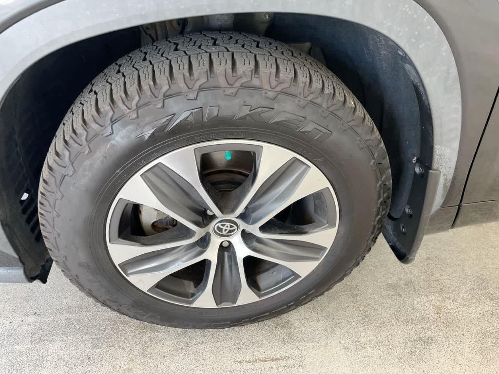 used 2021 Toyota Highlander car, priced at $29,182