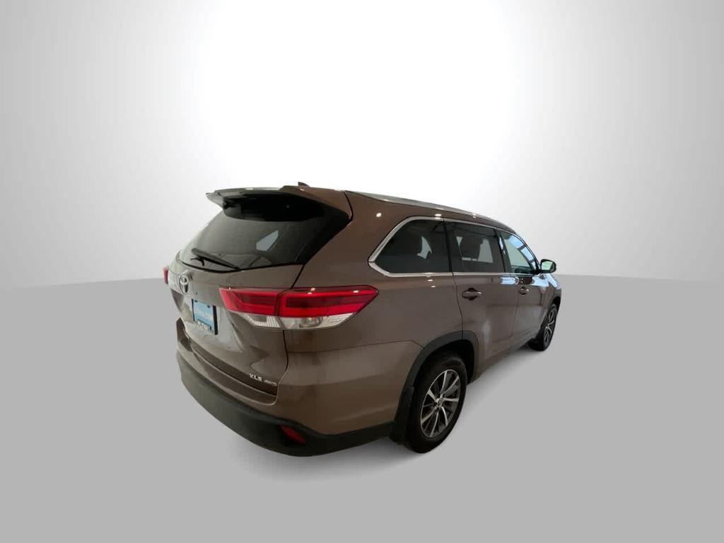 used 2018 Toyota Highlander car, priced at $33,163