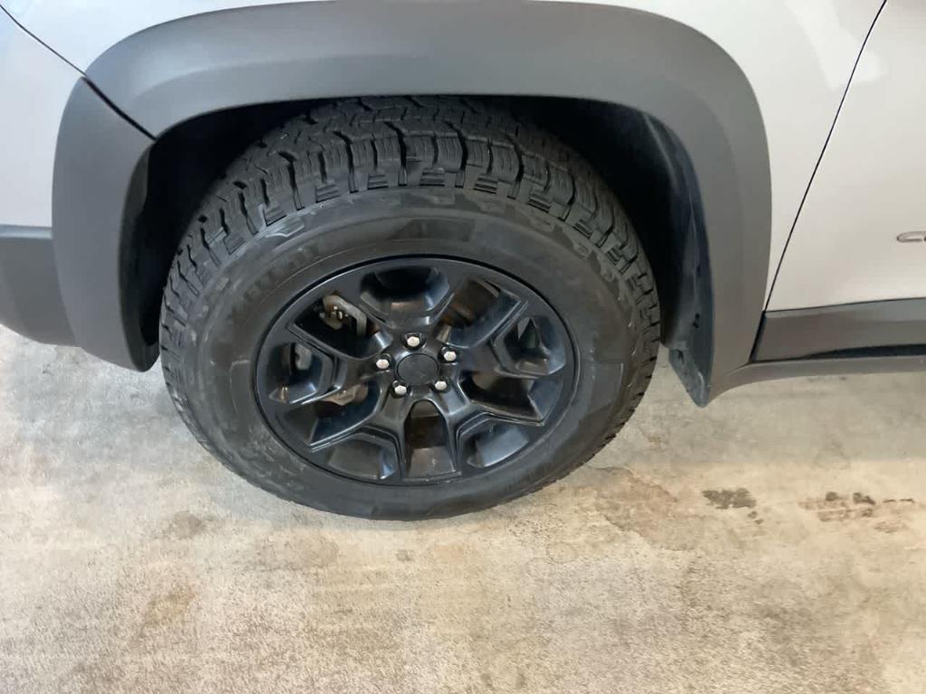 used 2020 Jeep Cherokee car, priced at $17,276