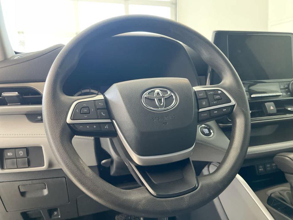 used 2023 Toyota Highlander car, priced at $36,027