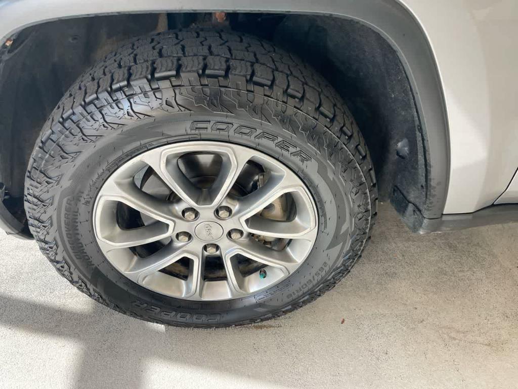 used 2015 Jeep Grand Cherokee car, priced at $12,017