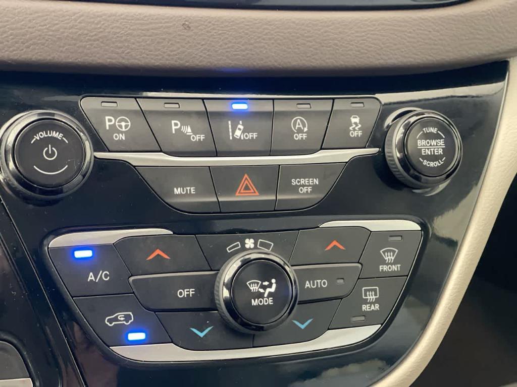 used 2019 Chrysler Pacifica car, priced at $18,451