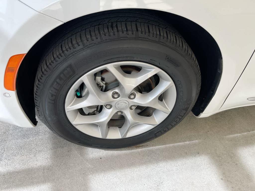 used 2019 Chrysler Pacifica car, priced at $18,451
