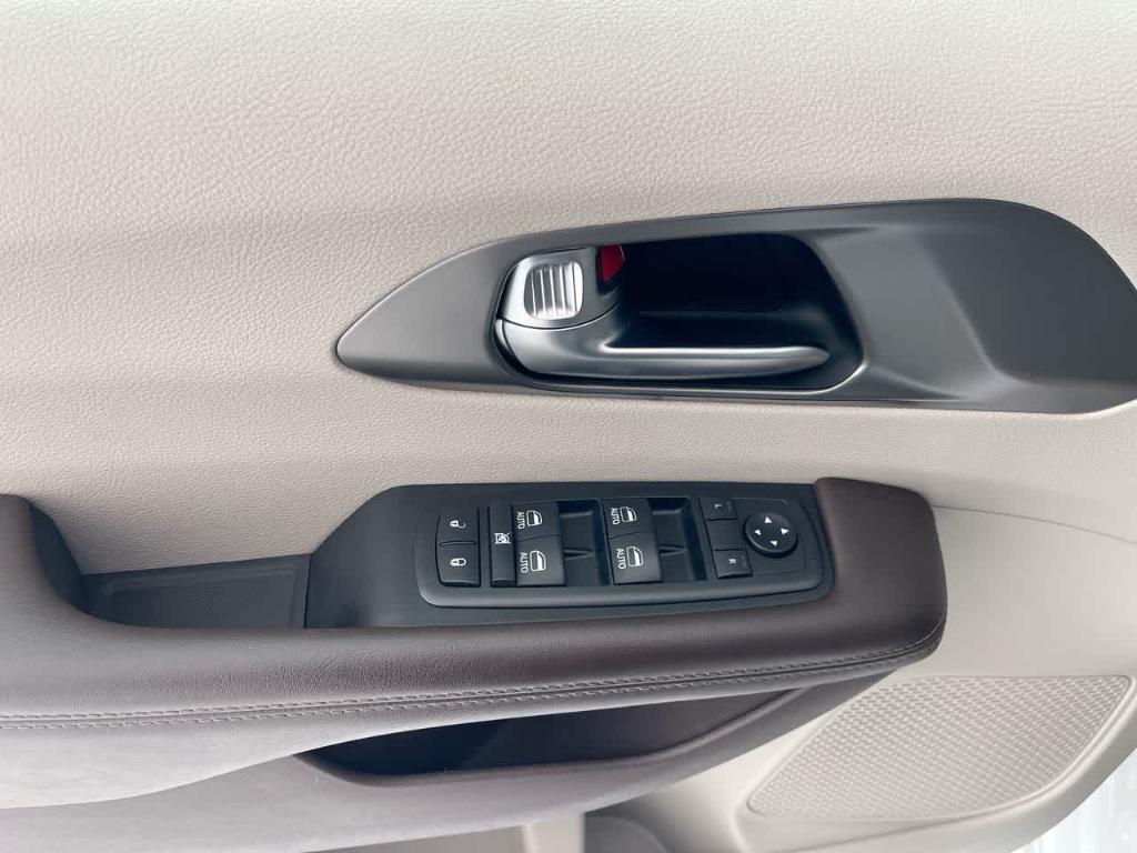used 2019 Chrysler Pacifica car, priced at $18,451