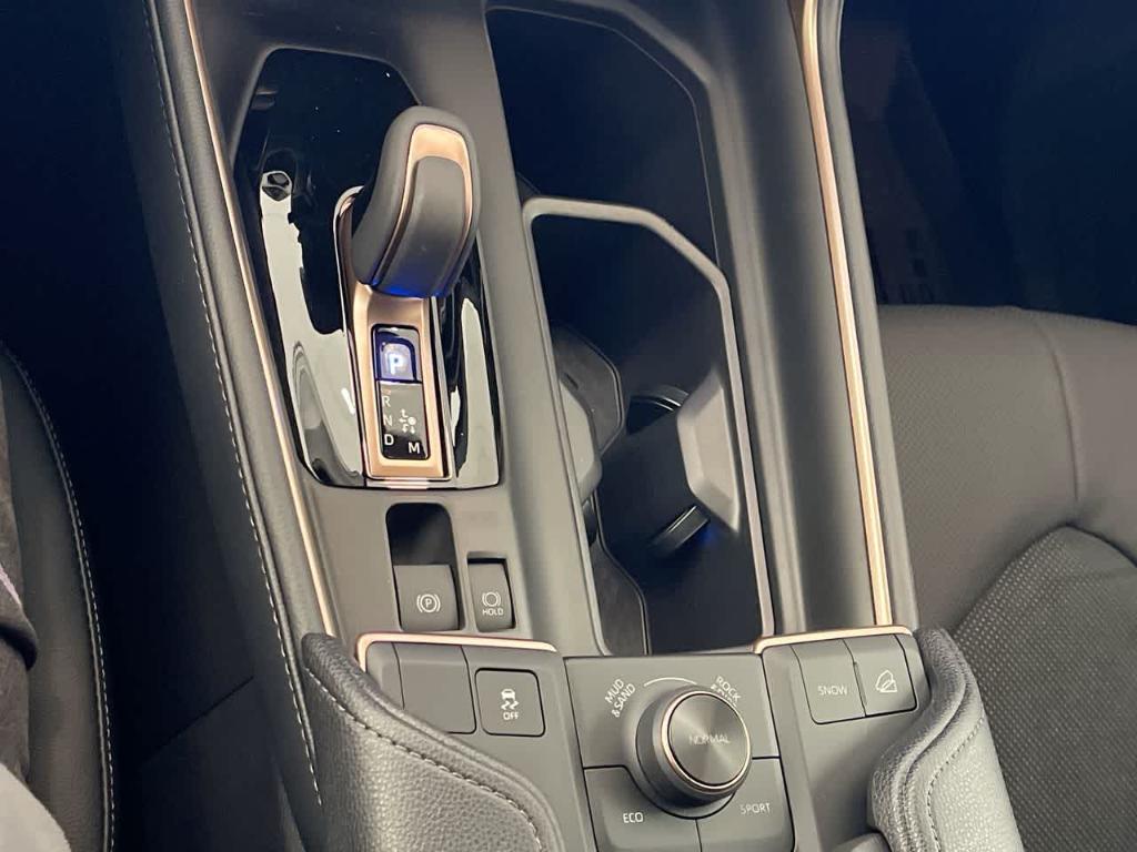 new 2026 Toyota Highlander car, priced at $62,073