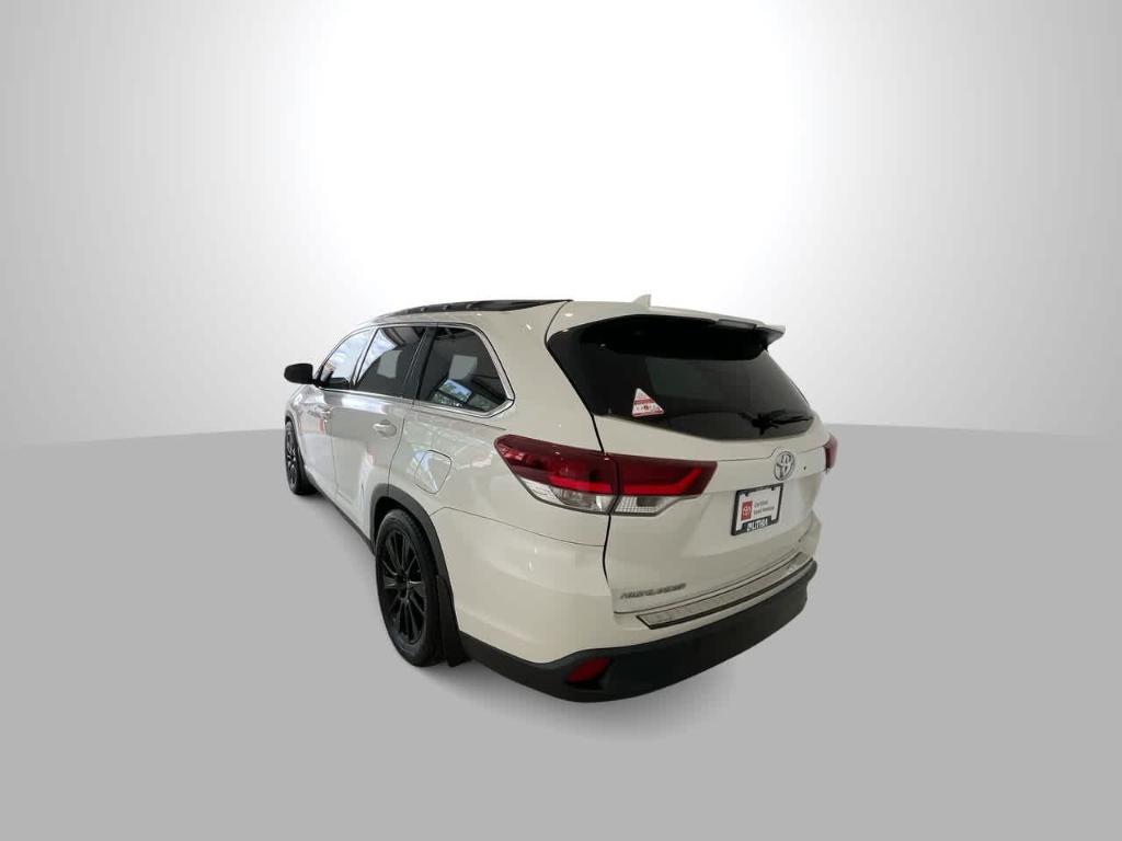 used 2019 Toyota Highlander car, priced at $29,381