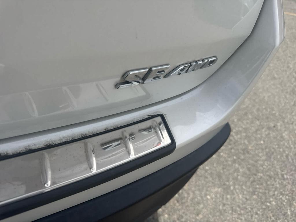 used 2019 Toyota Highlander car, priced at $31,287