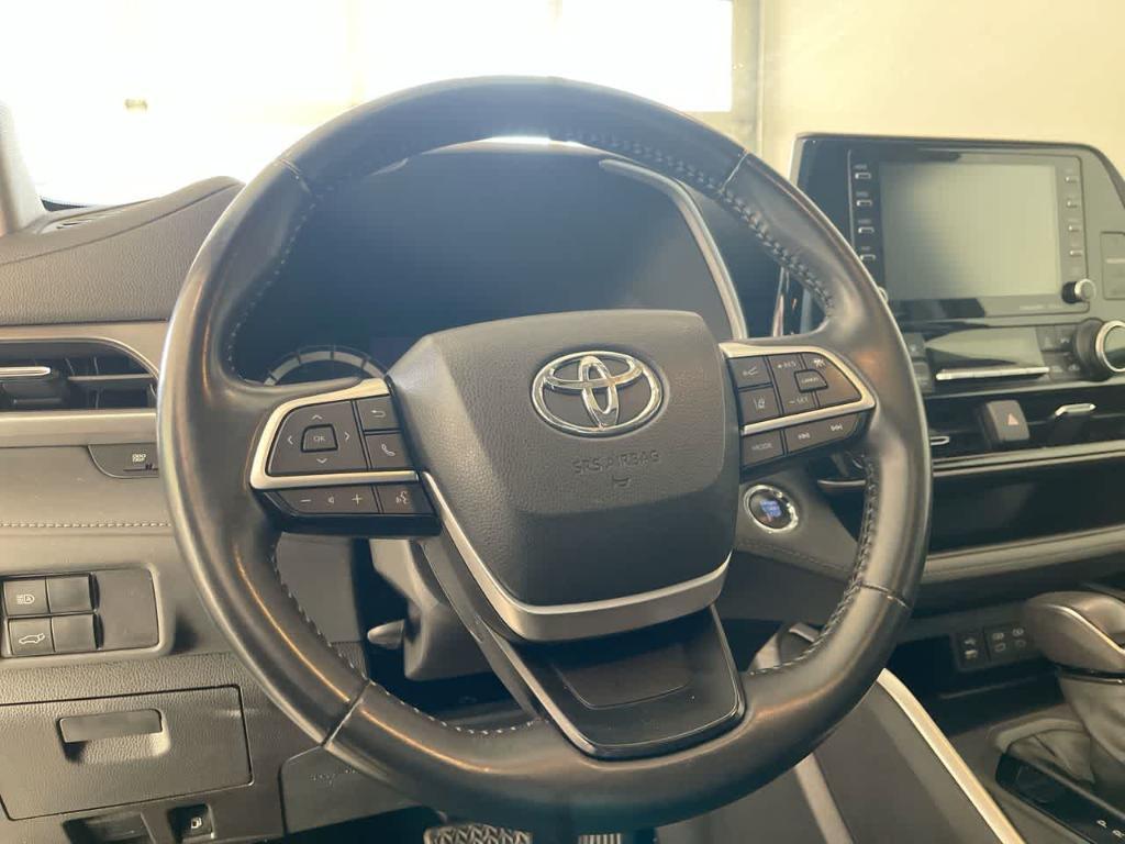 used 2022 Toyota Highlander car, priced at $34,452