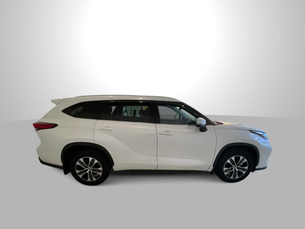 used 2020 Toyota Highlander car, priced at $26,512