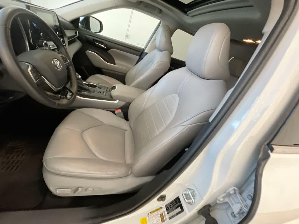 used 2020 Toyota Highlander car, priced at $26,512