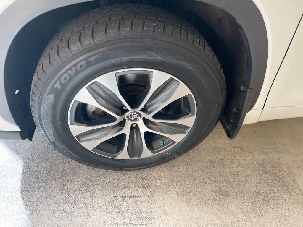 used 2020 Toyota Highlander car, priced at $26,512