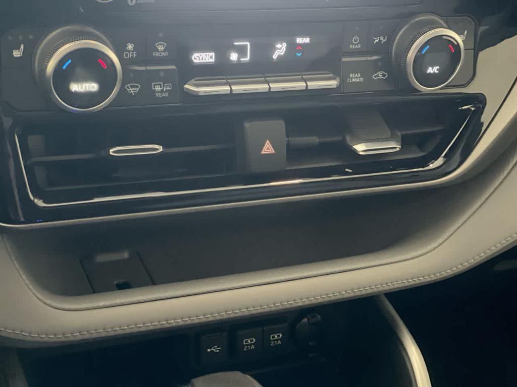 used 2020 Toyota Highlander car, priced at $26,512