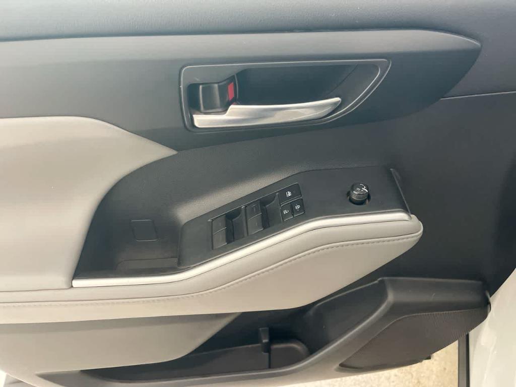 used 2020 Toyota Highlander car, priced at $26,512