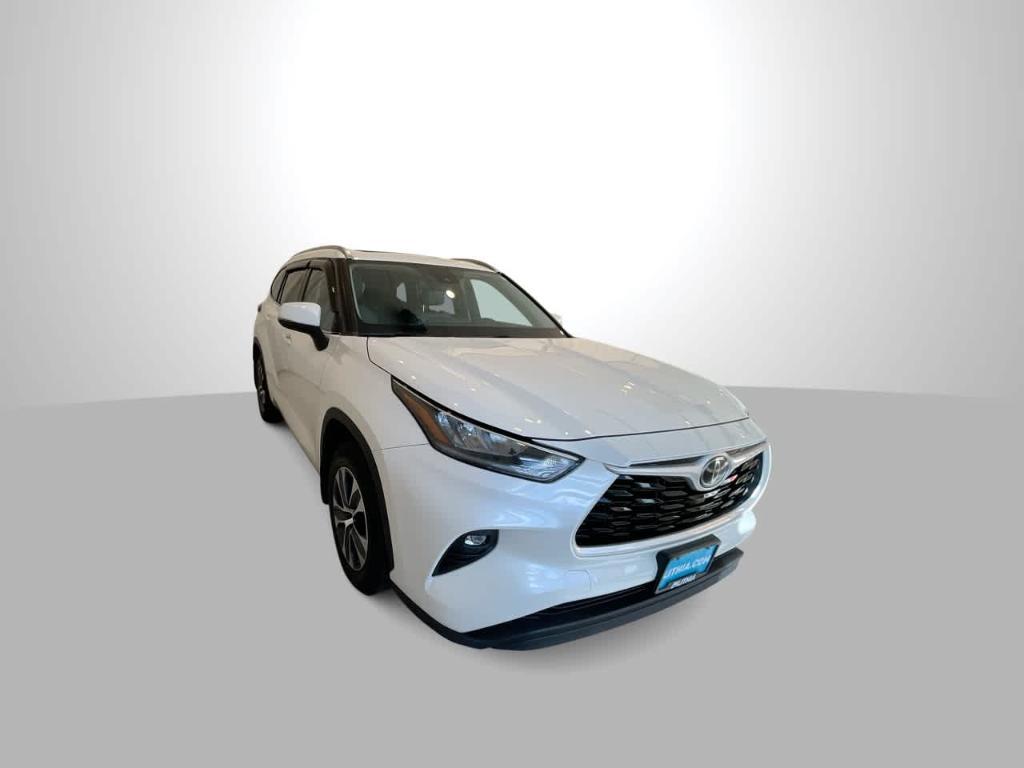 used 2020 Toyota Highlander car, priced at $26,512