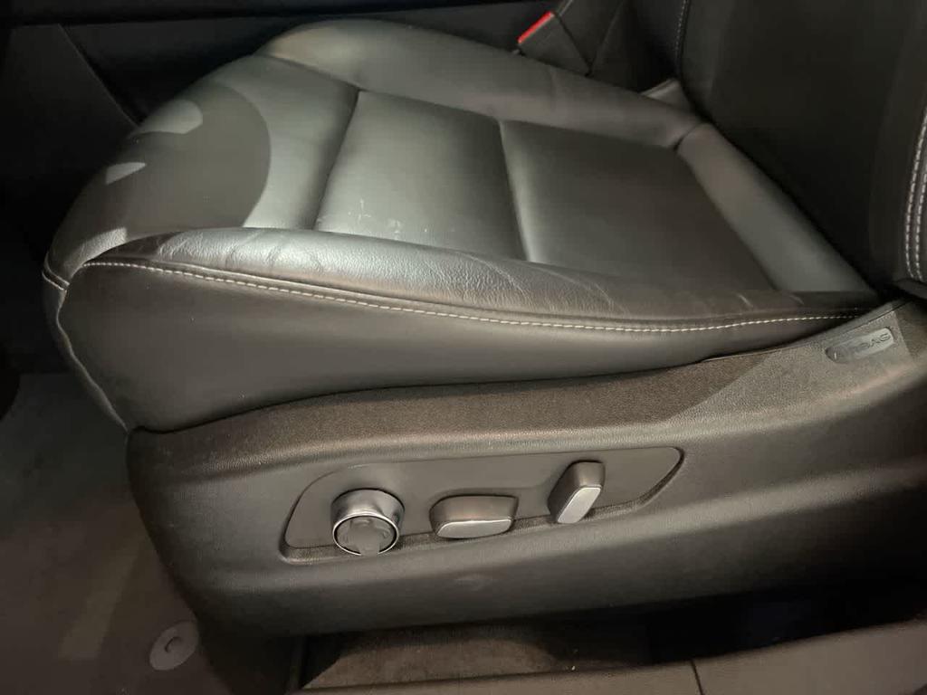 used 2024 Cadillac XT4 car, priced at $30,254