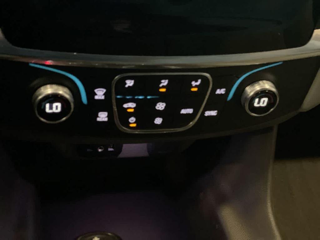 used 2020 Chevrolet Traverse car, priced at $23,148