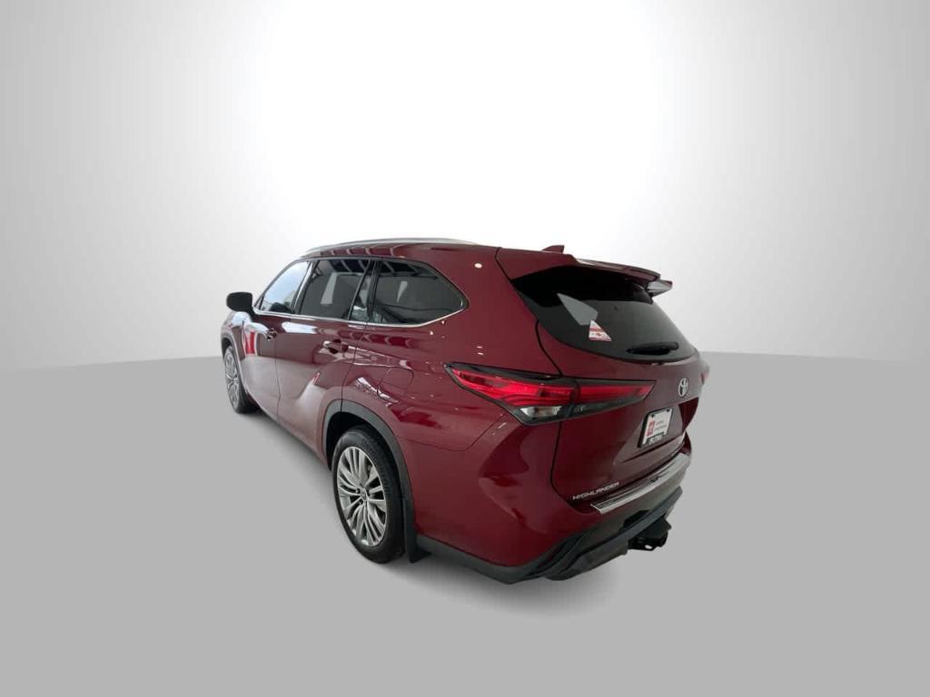 used 2023 Toyota Highlander car, priced at $45,523