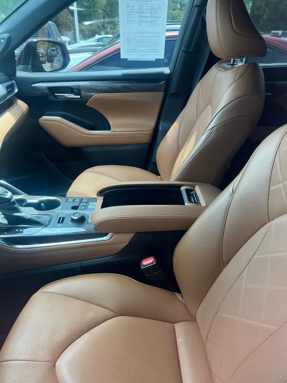 used 2023 Toyota Highlander car, priced at $45,523