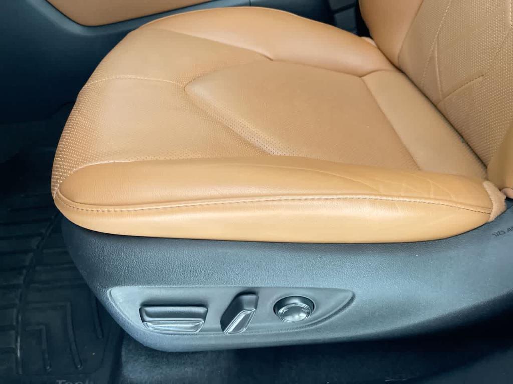 used 2023 Toyota Highlander car, priced at $45,523