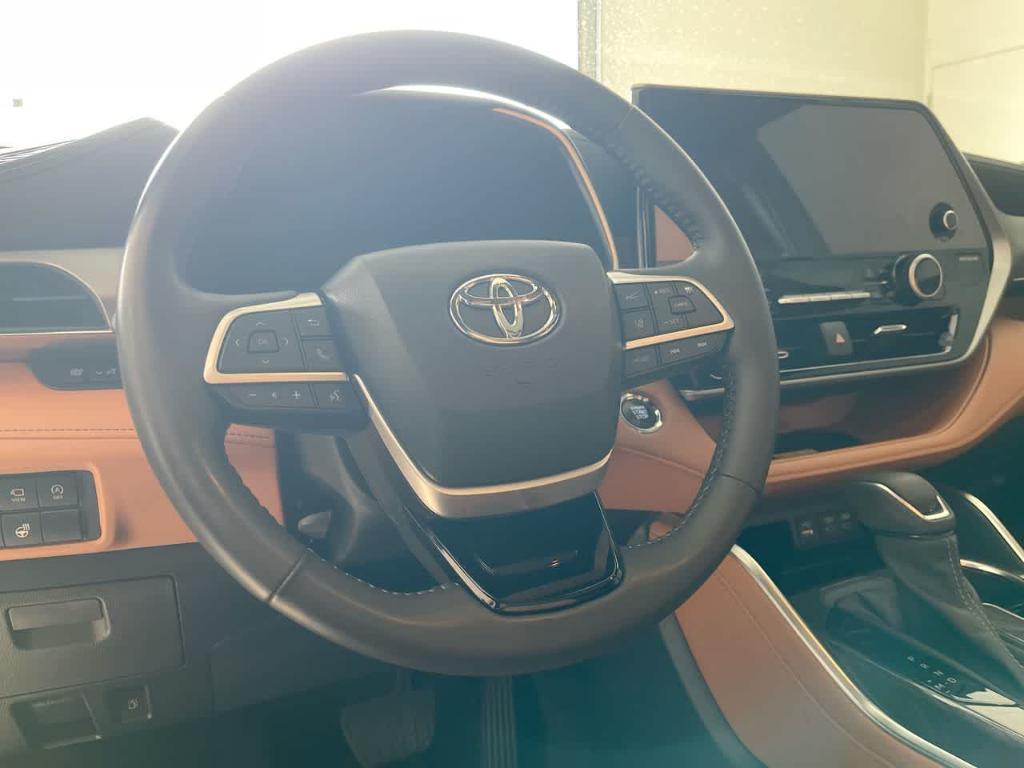 used 2023 Toyota Highlander car, priced at $45,523