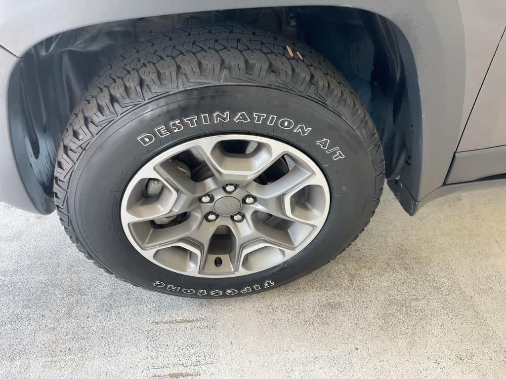 used 2020 Jeep Cherokee car, priced at $22,111