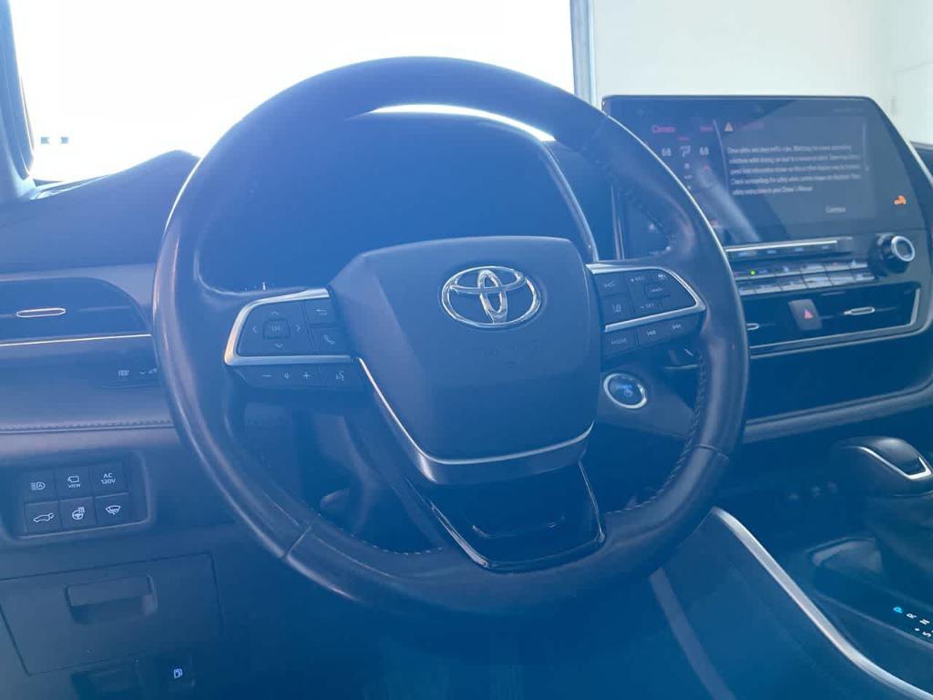 used 2020 Toyota Highlander Hybrid car, priced at $27,701