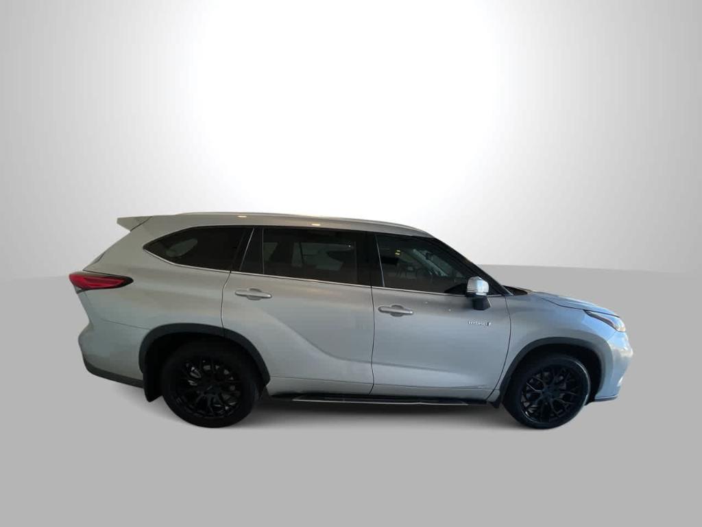 used 2020 Toyota Highlander Hybrid car, priced at $27,701
