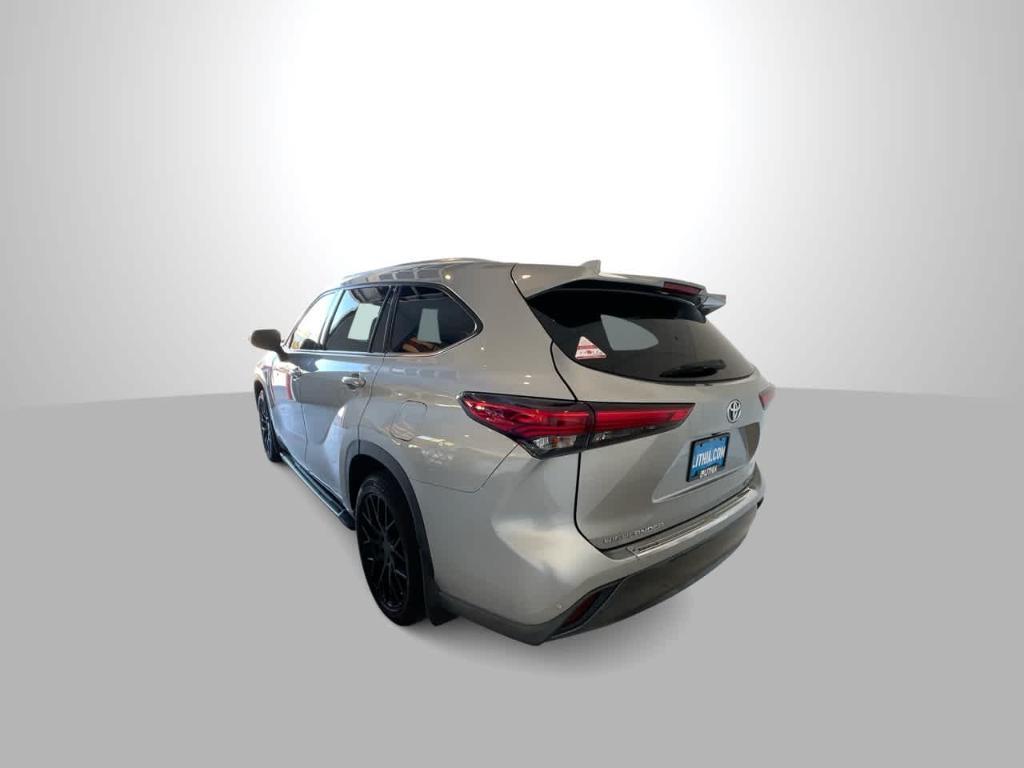 used 2020 Toyota Highlander Hybrid car, priced at $27,701