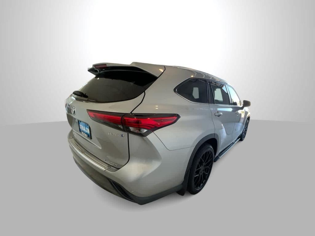 used 2020 Toyota Highlander Hybrid car, priced at $27,701