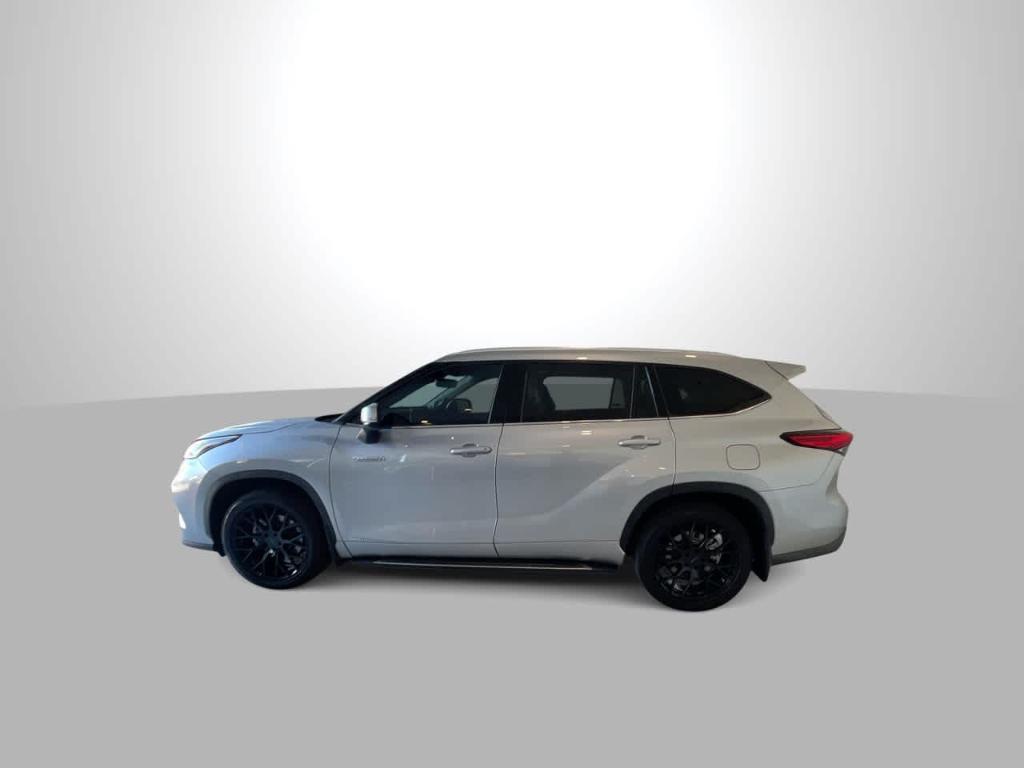 used 2020 Toyota Highlander Hybrid car, priced at $27,701
