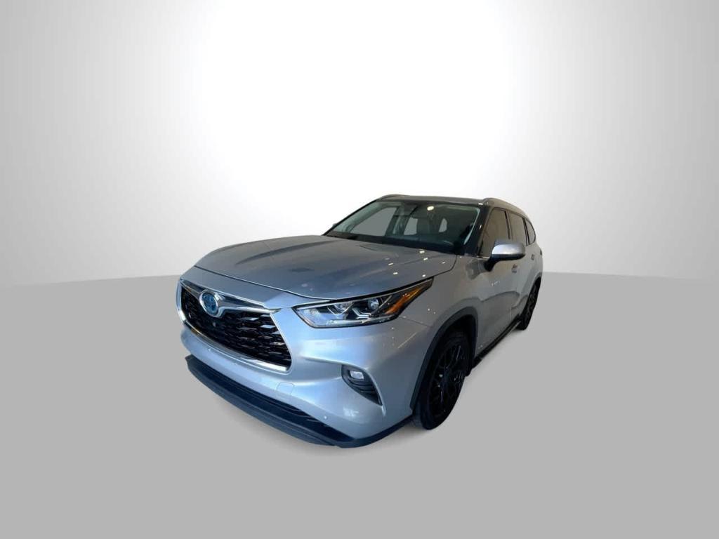 used 2020 Toyota Highlander Hybrid car, priced at $27,701