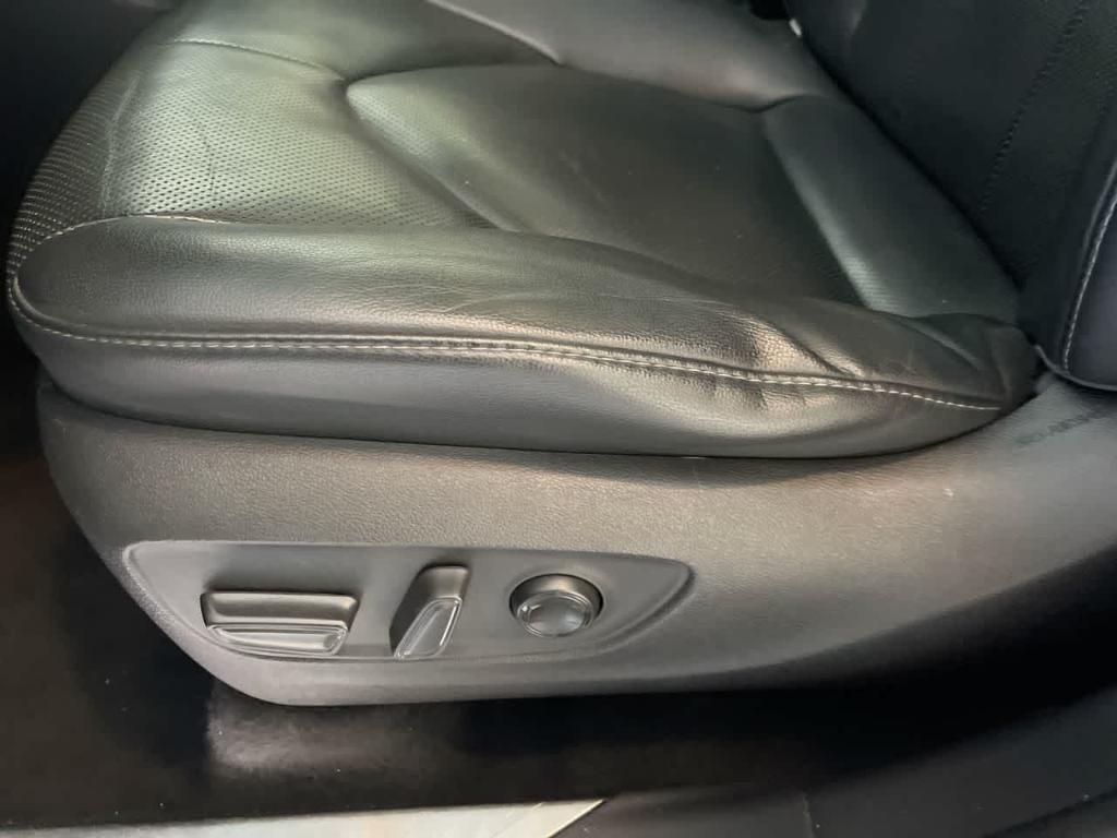 used 2020 Toyota Highlander Hybrid car, priced at $27,701