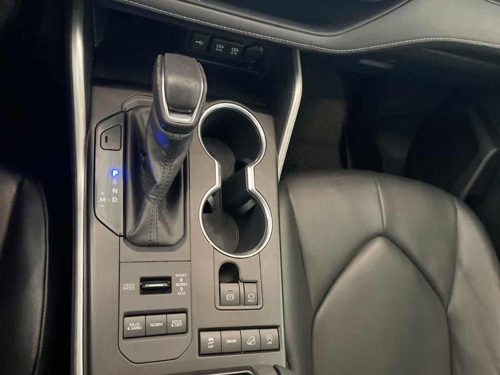 used 2020 Toyota Highlander car, priced at $22,735