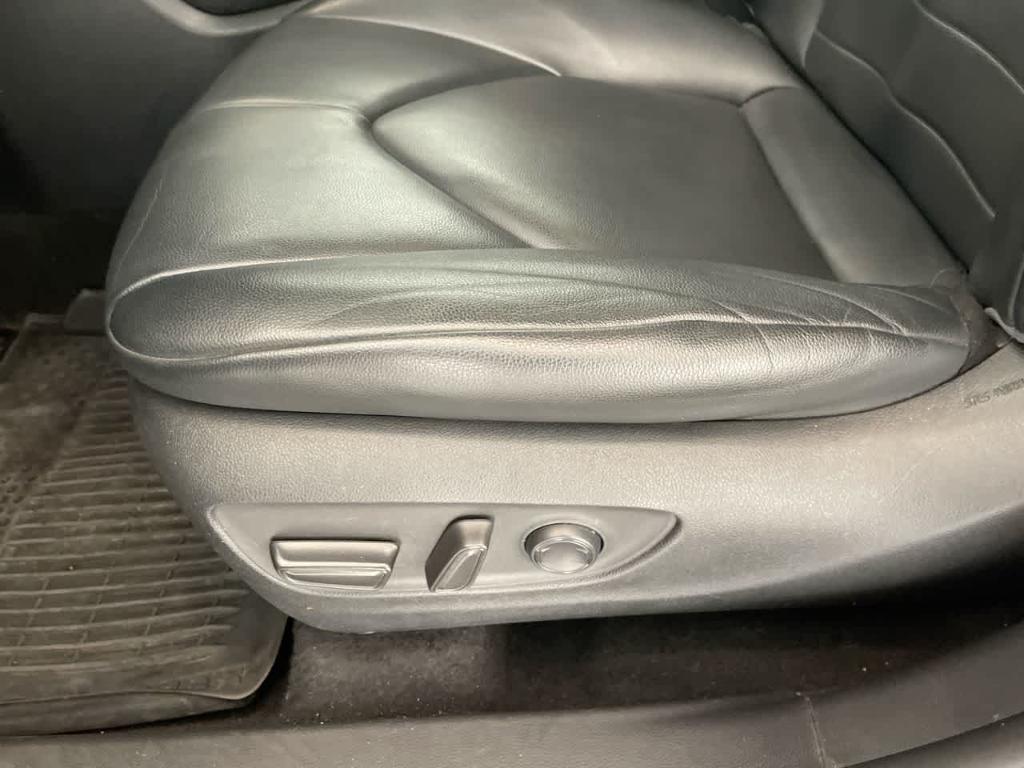 used 2020 Toyota Highlander car, priced at $22,735