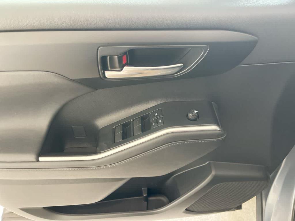 used 2021 Toyota Highlander Hybrid car, priced at $33,785