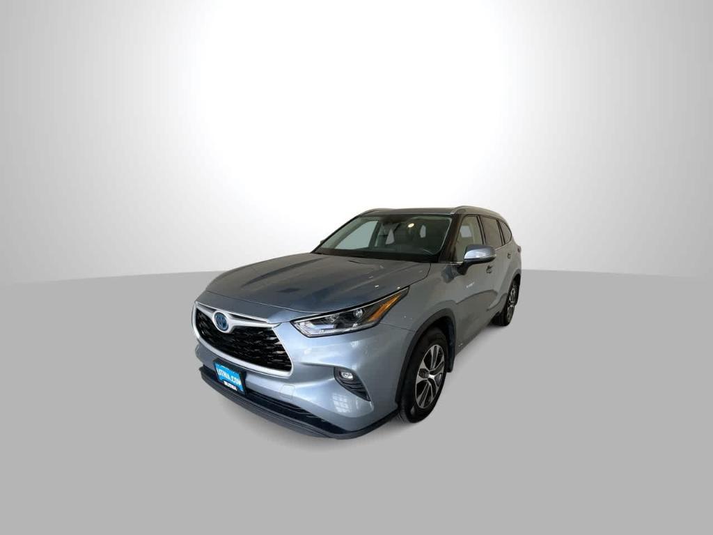 used 2021 Toyota Highlander Hybrid car, priced at $33,785