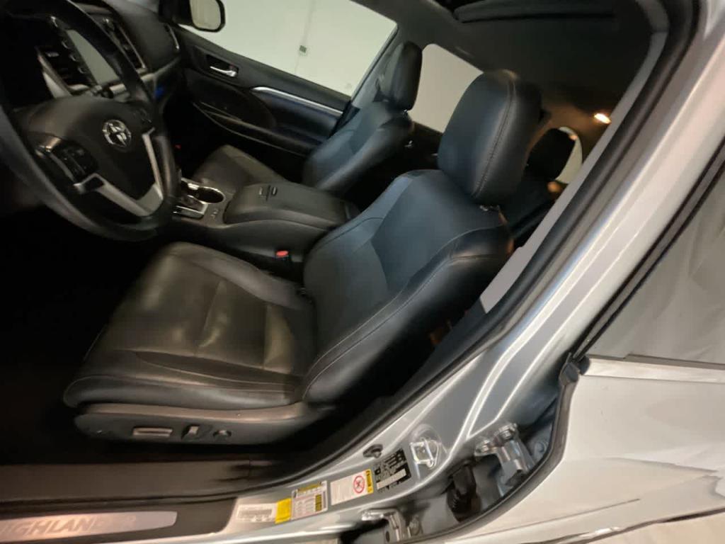 used 2019 Toyota Highlander car, priced at $29,936