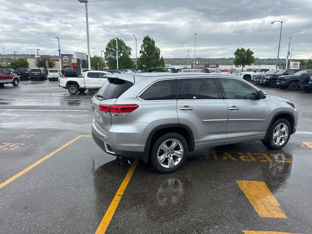 used 2019 Toyota Highlander car, priced at $30,817