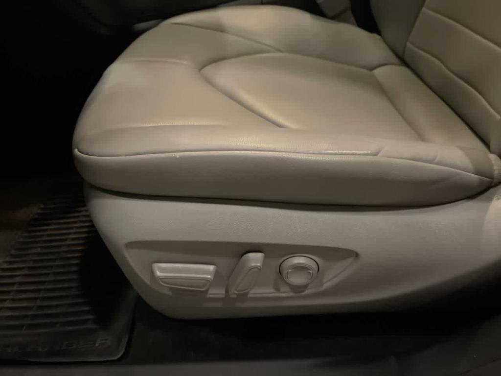 used 2023 Toyota Highlander Hybrid car, priced at $34,367