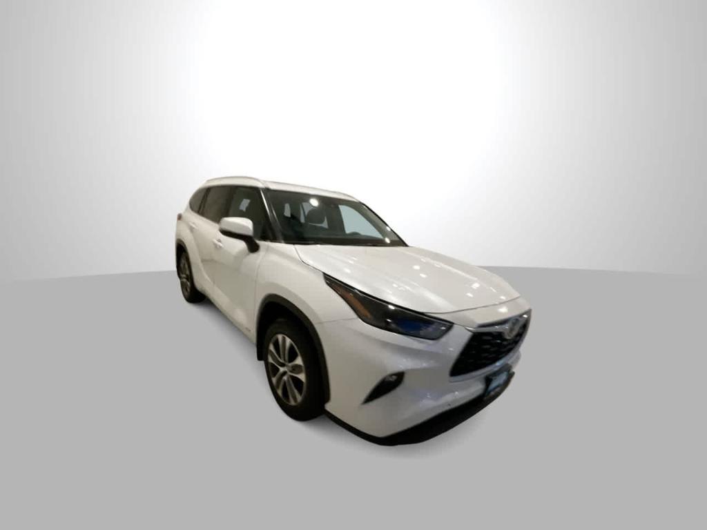 used 2023 Toyota Highlander Hybrid car, priced at $34,367