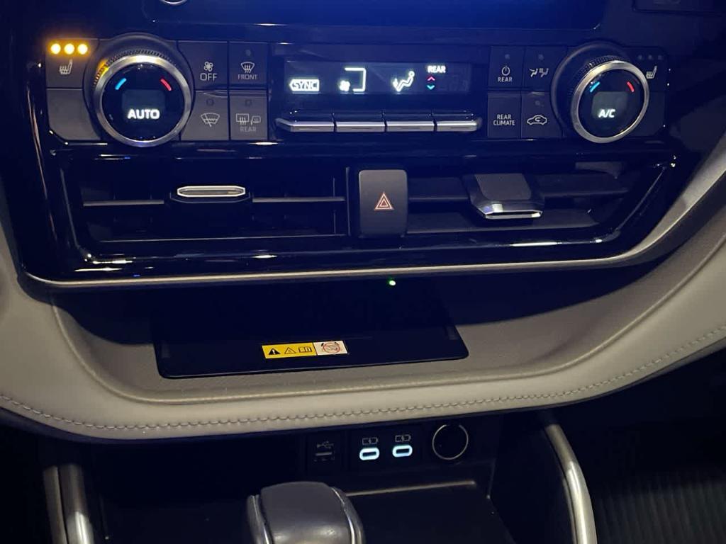 used 2023 Toyota Highlander Hybrid car, priced at $34,367