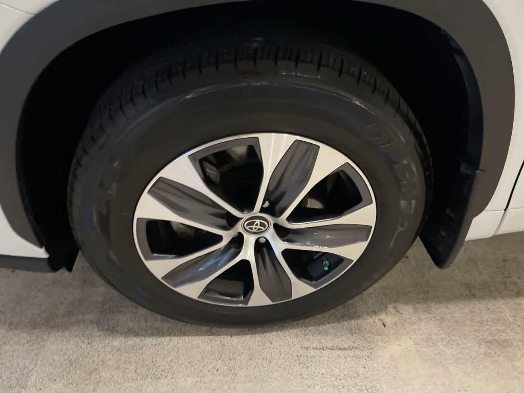 used 2023 Toyota Highlander Hybrid car, priced at $34,367