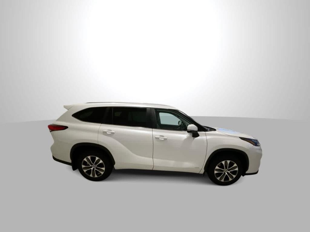 used 2023 Toyota Highlander Hybrid car, priced at $34,367