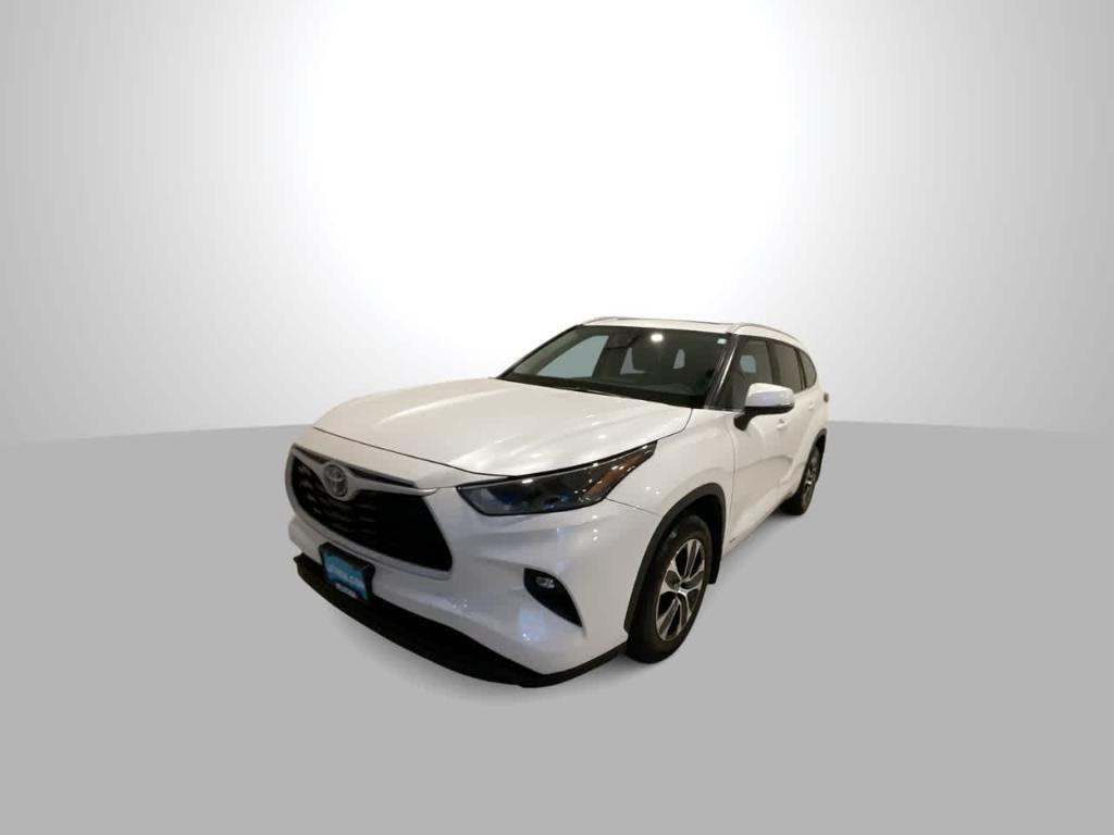 used 2023 Toyota Highlander Hybrid car, priced at $34,367
