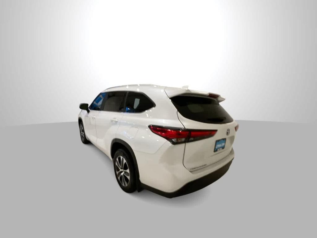 used 2023 Toyota Highlander Hybrid car, priced at $34,367