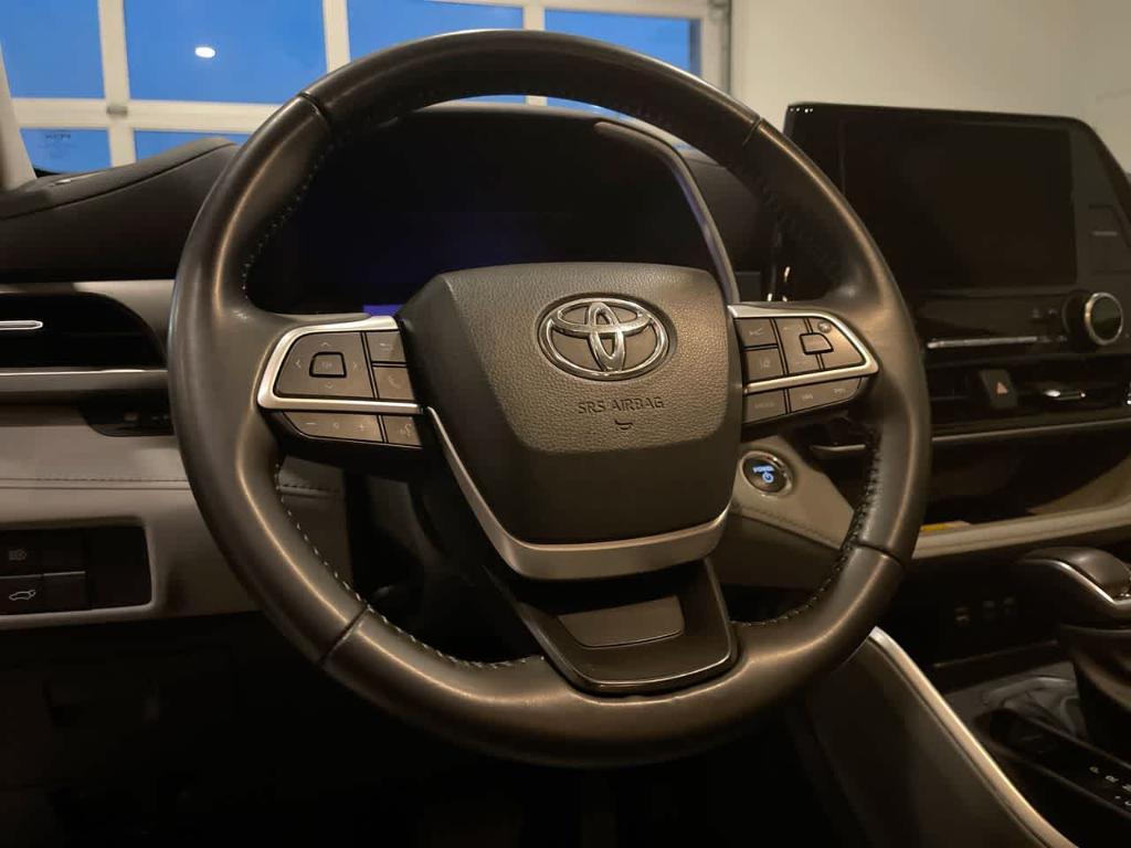 used 2023 Toyota Highlander Hybrid car, priced at $34,367