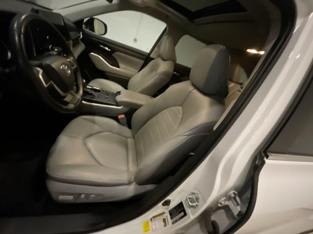 used 2023 Toyota Highlander Hybrid car, priced at $34,367