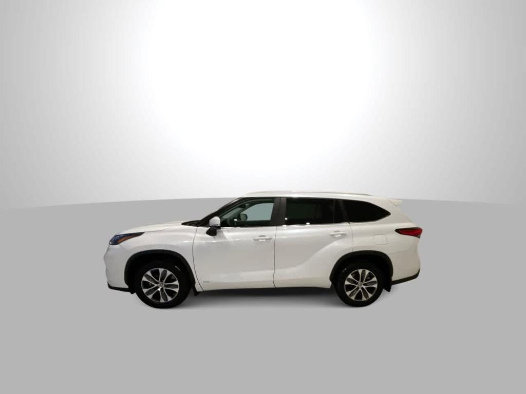 used 2023 Toyota Highlander Hybrid car, priced at $34,367